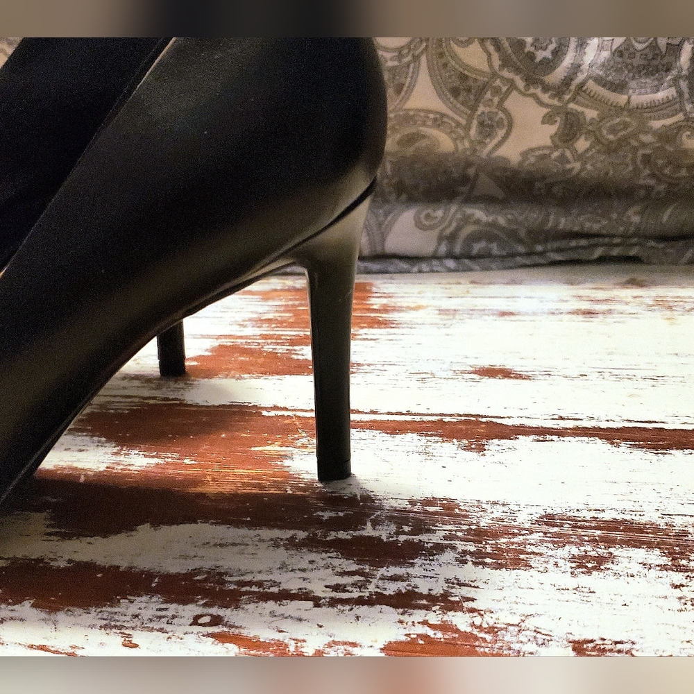 Classic Black Leather Nine West Heels Size 8.5 - Picture 3 of 6
